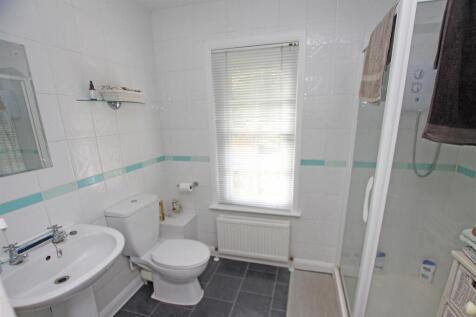family bathroom.jpg