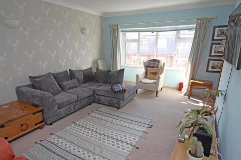 Living room b.jpg