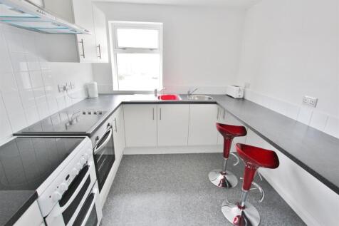 Communal kitchen.JPG