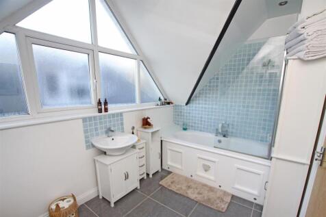 First floor bathroom.jpg