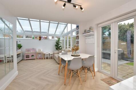 Kitchen/ Dining Area