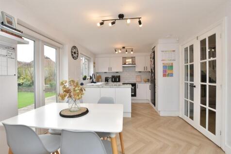 Kitchen/ Dining Area