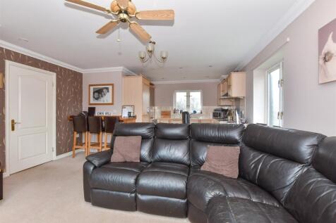 Lounge/Kitchen
