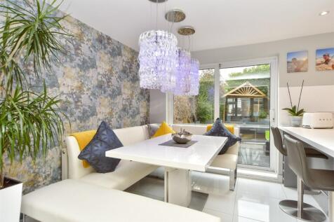 Kitchen/Dining Area