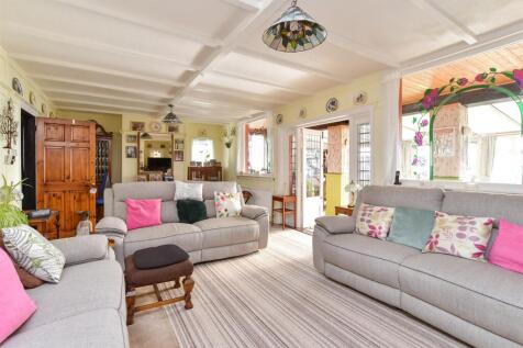 Lounge/ Dining Room