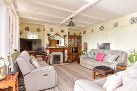 Lounge/ Dining Room