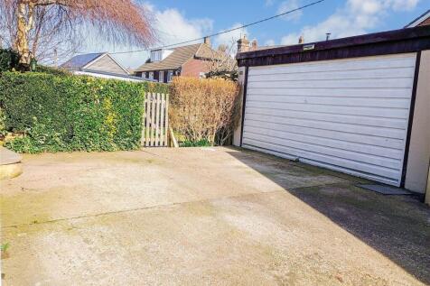 Garage/Driveway