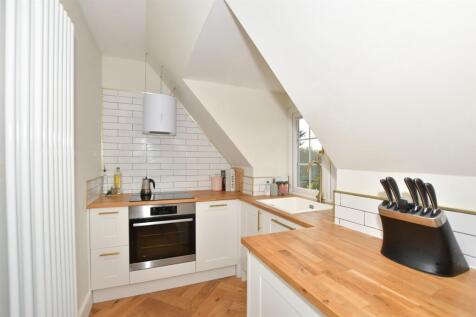 Kitchen/ Lounge