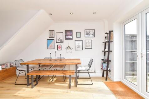 Kitchen/Dining Area