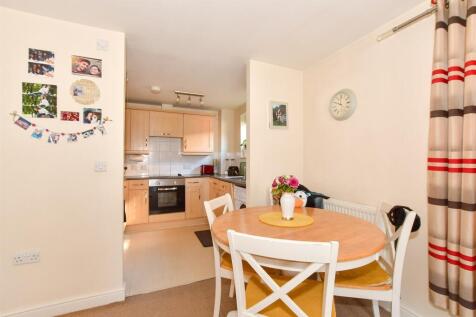 Lounge/Dining Area