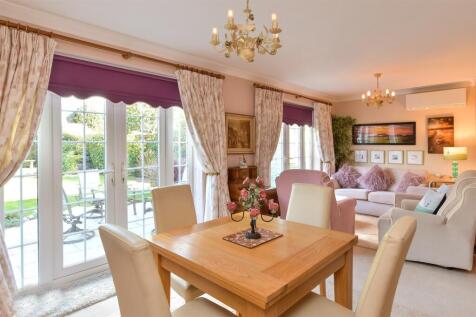 Lounge/ Dining Room