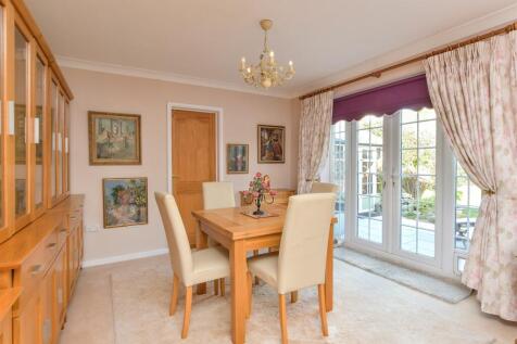 Lounge/ Dining Room