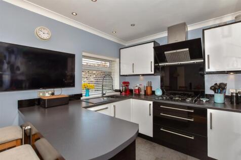 Kitchen/Breakfast Area