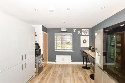 Kitchen/ Dining Room