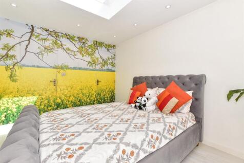 Bedroom/ Living Room