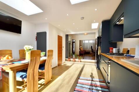 Kitchen/Dining Area