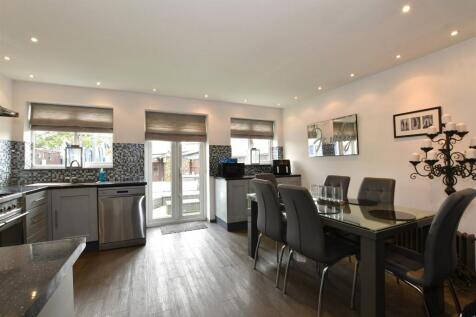 Kitchen/Dining Area