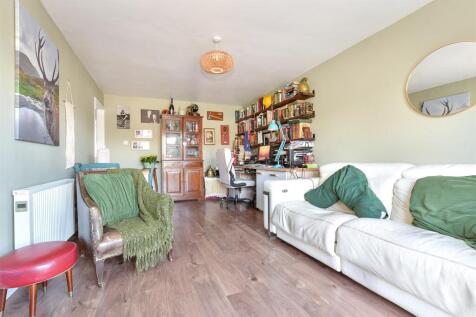 Lounge/ Dining Room