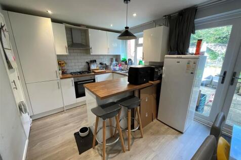 Kitchen/Dining Area O
