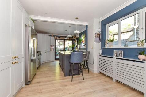 Kitchen/ Breakfast Area