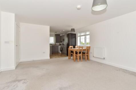 Lounge/Dining Area