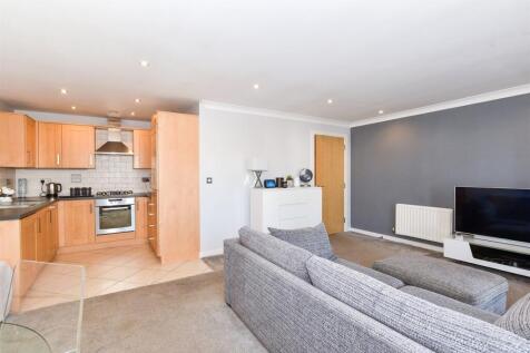 Lounge/Dining Area