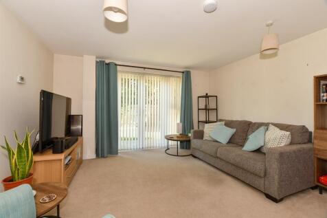 Lounge/Dining Area