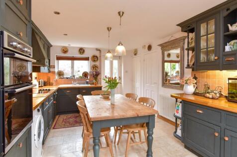 Kitchen/ Dining Room