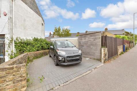 Car Parking - Yes