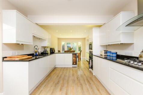 Kitchen/ Breakfast Area