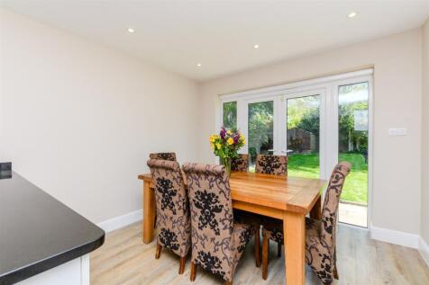 Kitchen/ Breakfast Area