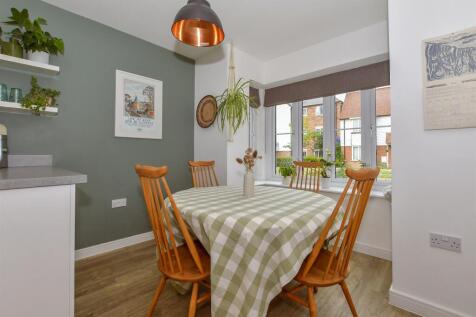 Kitchen/ Breakfast Room