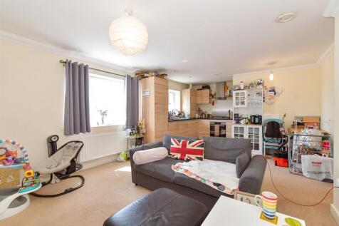 Lounge/ Kitchen