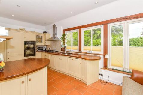 Kitchen/ Dining Area