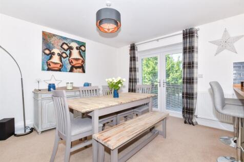Kitchen/Dining Area