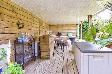 Garden Bar