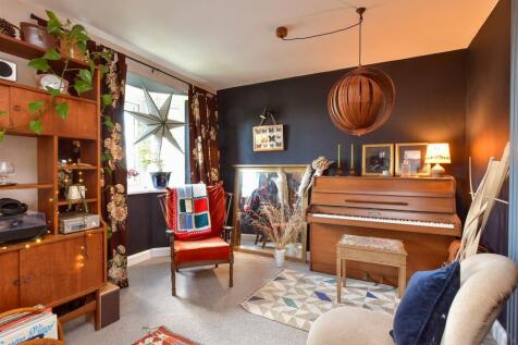 Lounge /Dining Room