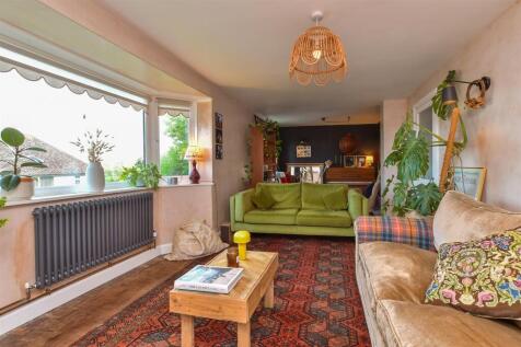 Lounge /Dining Room
