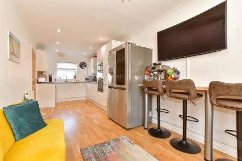 Kitchen/ Breakfast Room