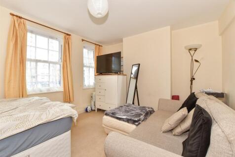 Lounge/Bedroom