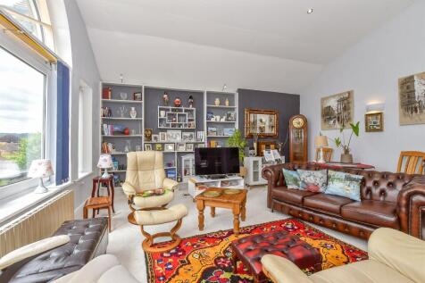 Lounge/ Kitchen