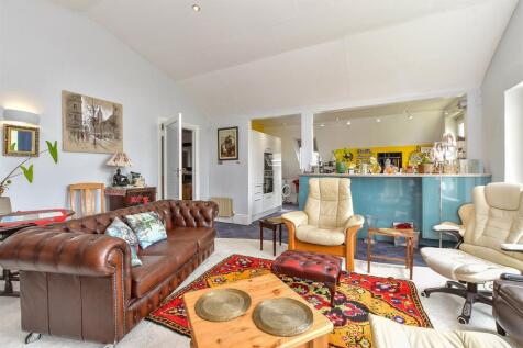 Lounge/ Kitchen