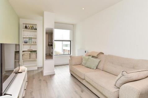 Lounge/ Kitchen