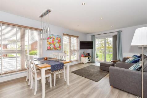 Lounge/Dining/Kitchen
