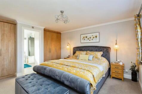 V Bedroom 1