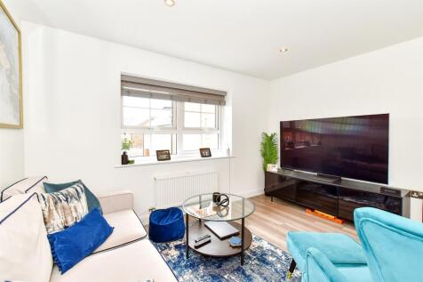 Lounge/ Kitchen