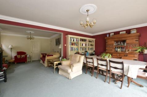 Lounge/Dining Area*