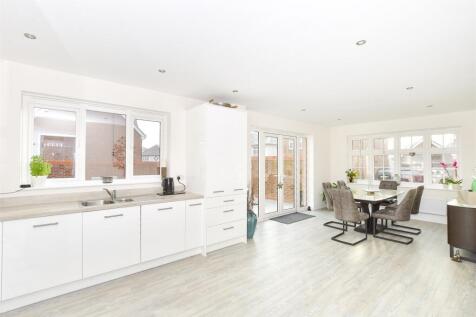 Kitchen/ Dining Room