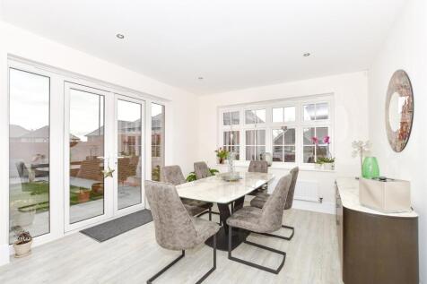 Kitchen/ Dining Room