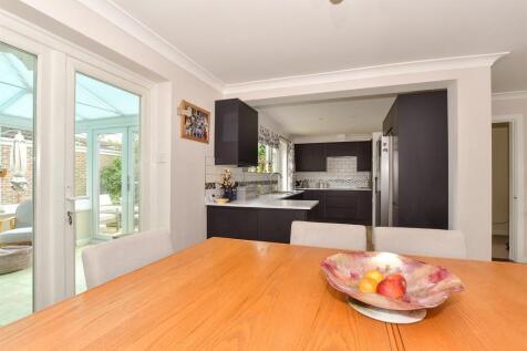 Lounge/Dining Area